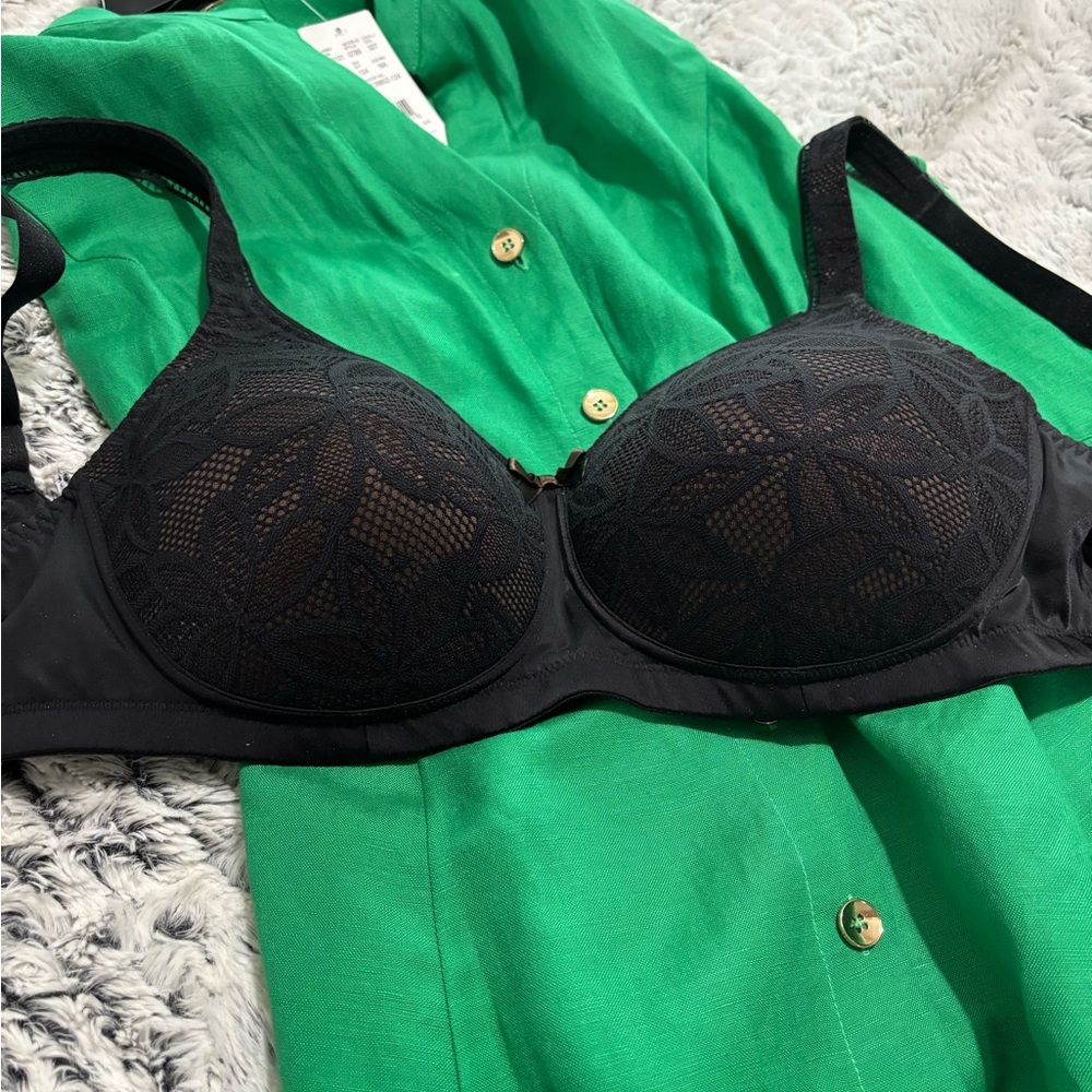 NWOTs 2 Anita Floral Lace Bras. One black/one white